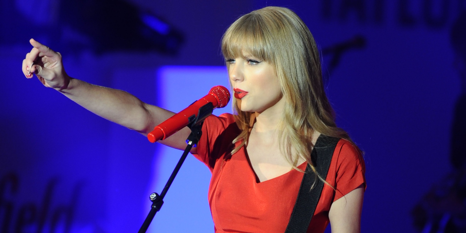 Taylor Swift Hits Out At Apple Music