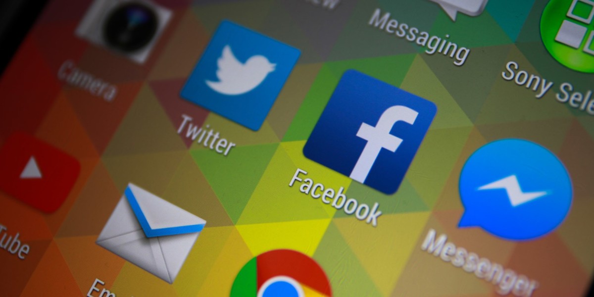 shutterstock_244116676_Facebook and Messenger