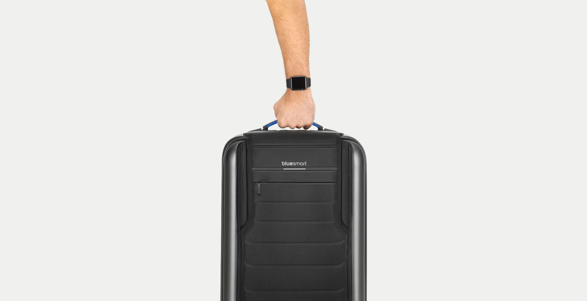 This smart bag can charge phones, weigh itself… and nearly got me kicked off a flight