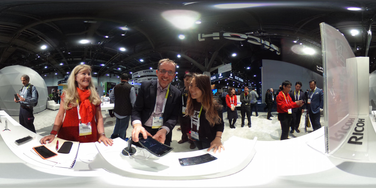 Hands-on: Ricoh’s Theta S 360-degree camera makes everyone a photo bomber