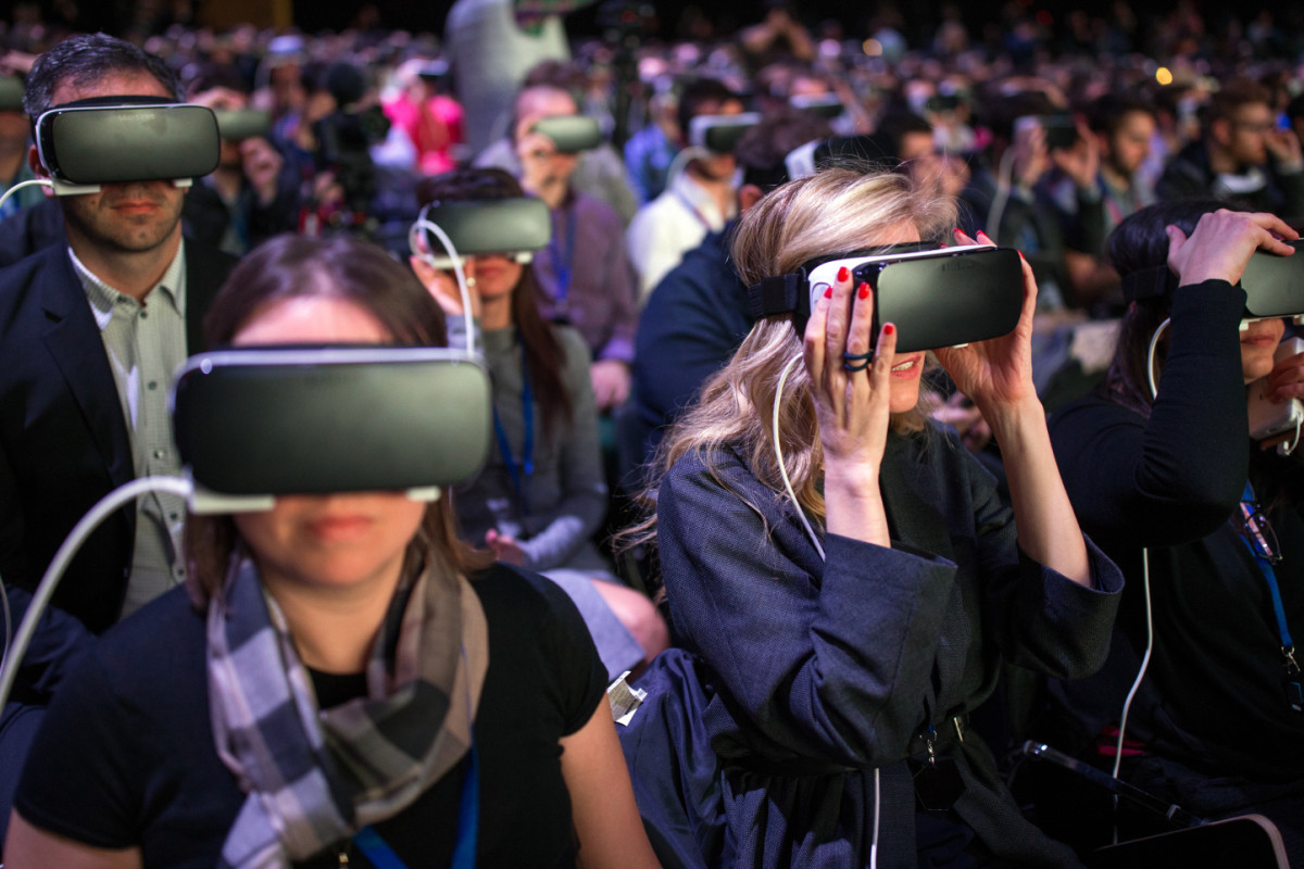 Facebook brings 360 streaming video to Samsung Gear VR and invests in ‘Social VR’