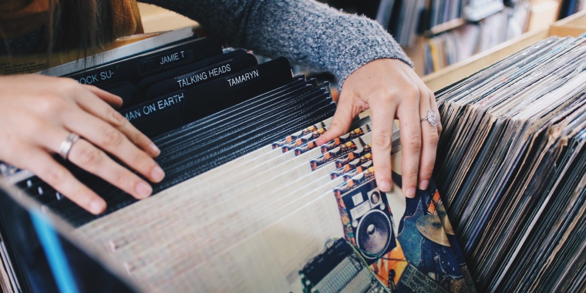 The RIAA is pissed that vinyl earned more revenue than ad-supported streams in 2015