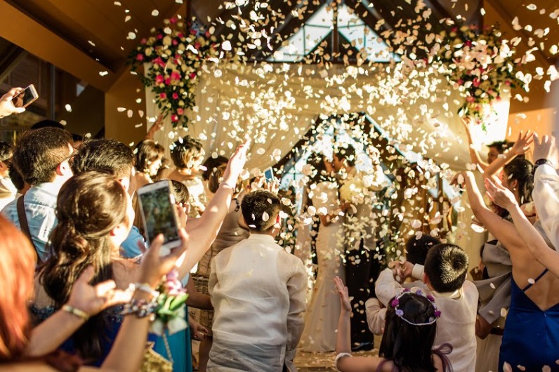 7 tech-savvy ways to upgrade your wedding