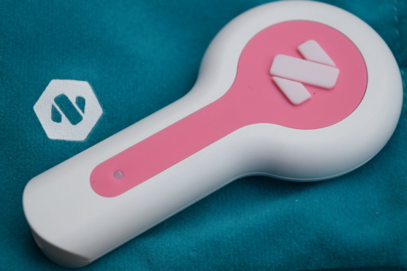 Flo is a smartphone-based thermometer with a nifty little trick