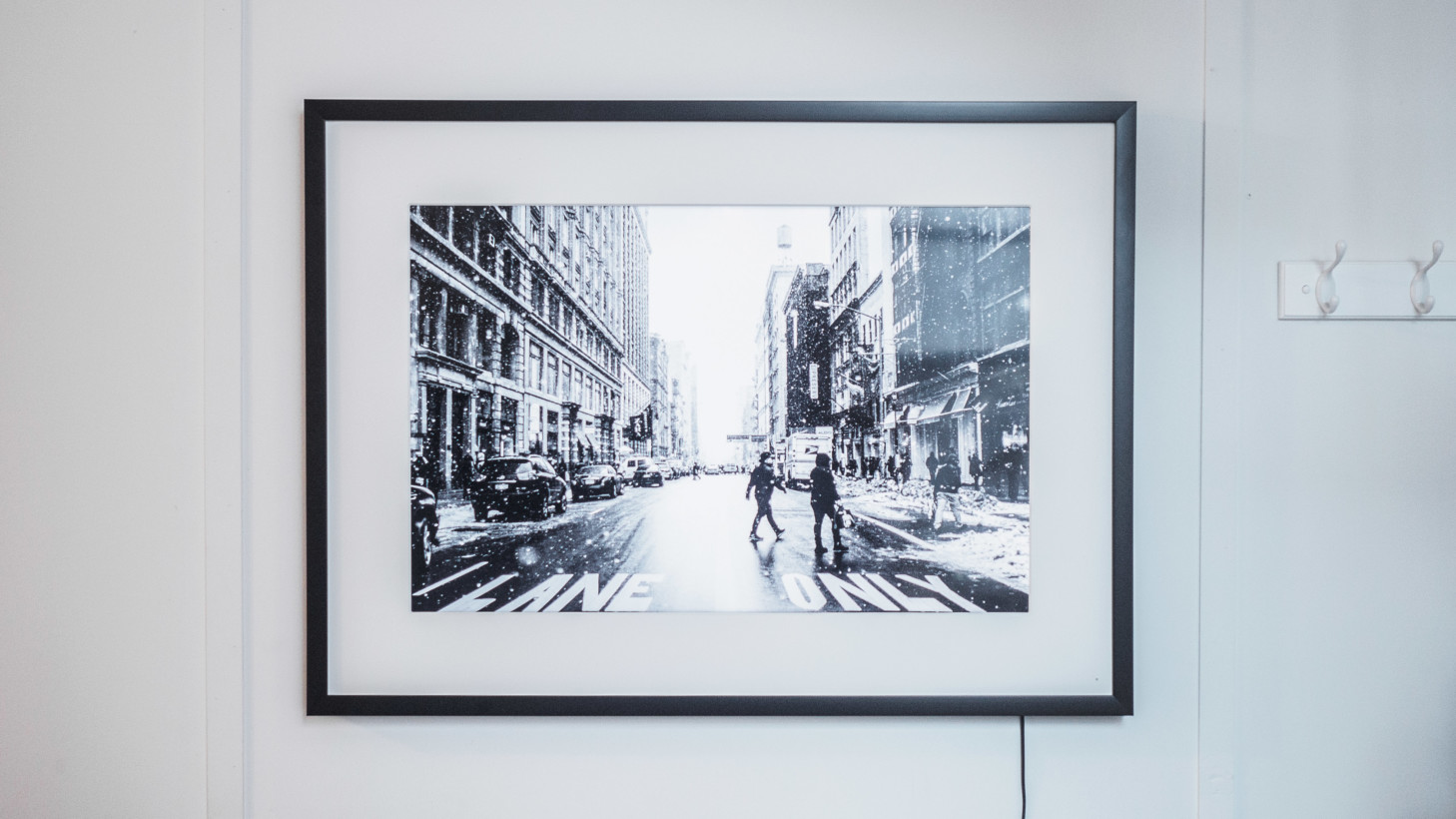 Memento Smart Frame Review Huge 4k Photos That Almost Imitates Print Review The Memento Smart Frame Is Giant 4k Photo You Never Knew Wanted