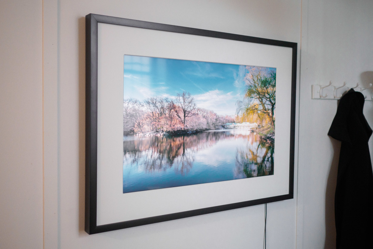Memento Smart Frame Review Huge 4K photos that almost imitates print