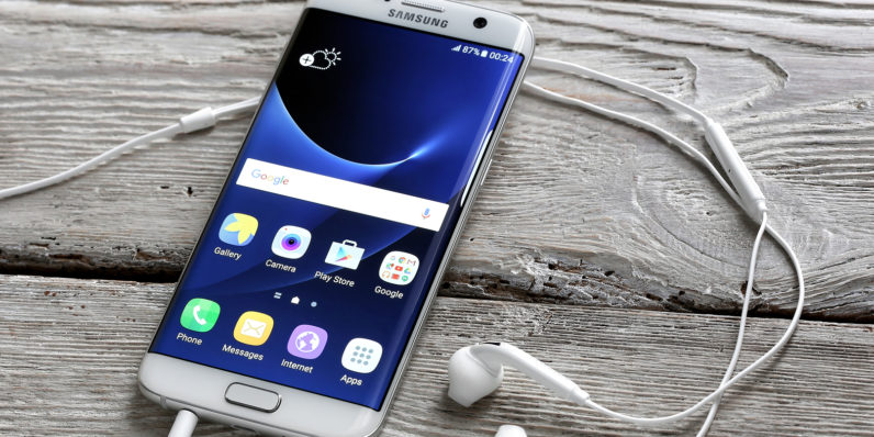 Samsung could scrap its iconic home button on the Galaxy S8