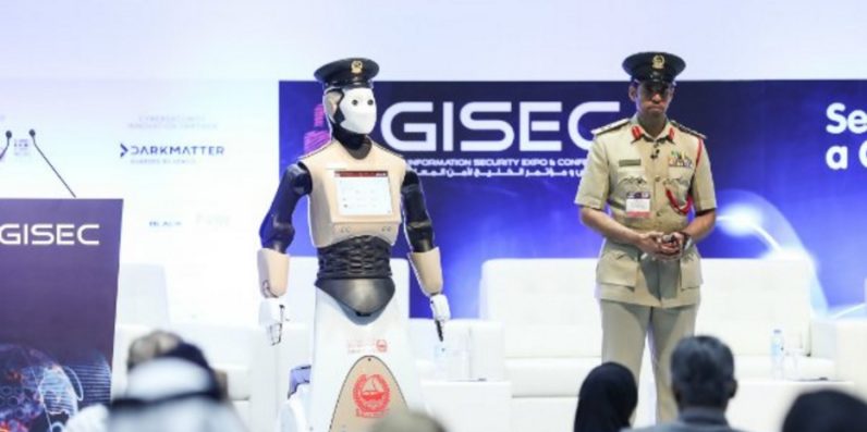 Robot cop begins patrolling the streets of Dubai