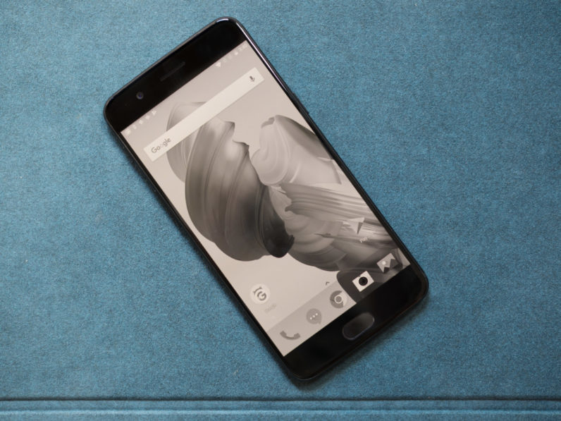 The OnePlus 5’s best feature is its ‘reading mode’
