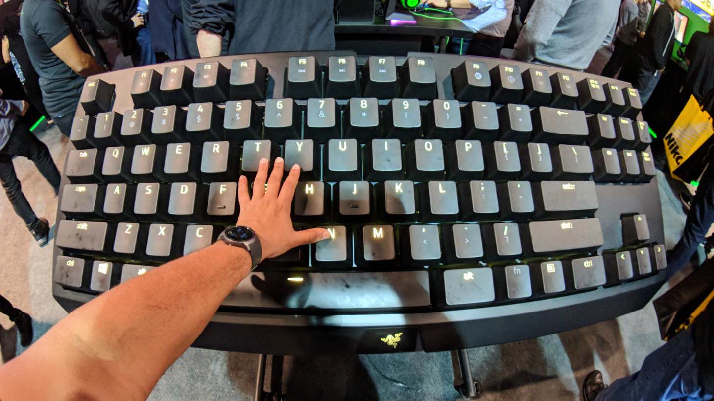 Razer ces 2018 Mega sized Keyboard