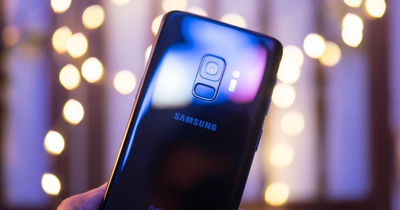 Report: Samsung plans to stick a fingerprint reader under the Galaxy S10âs display