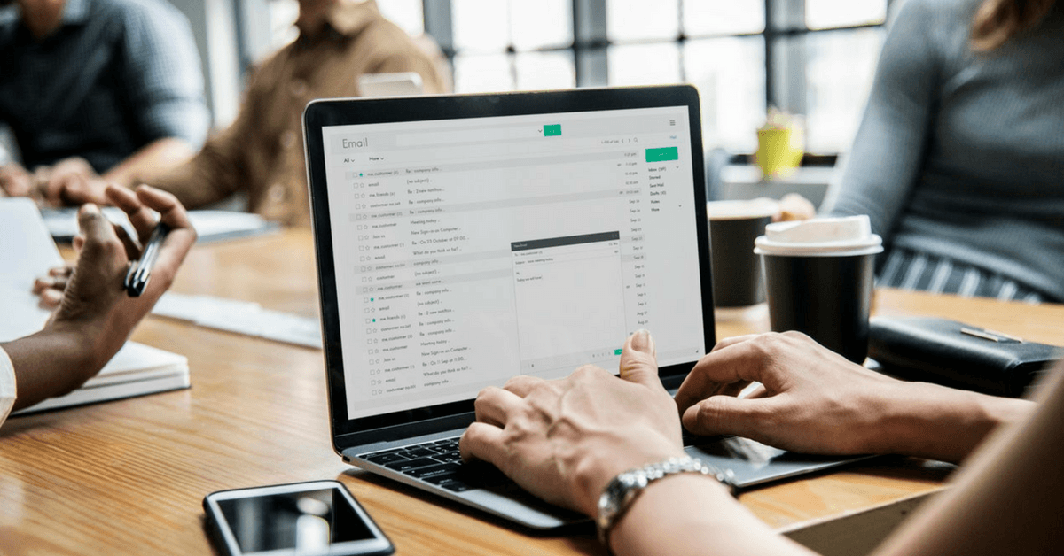 Writers, you should be using an email signature, too. Here are 4 free ways to make one.