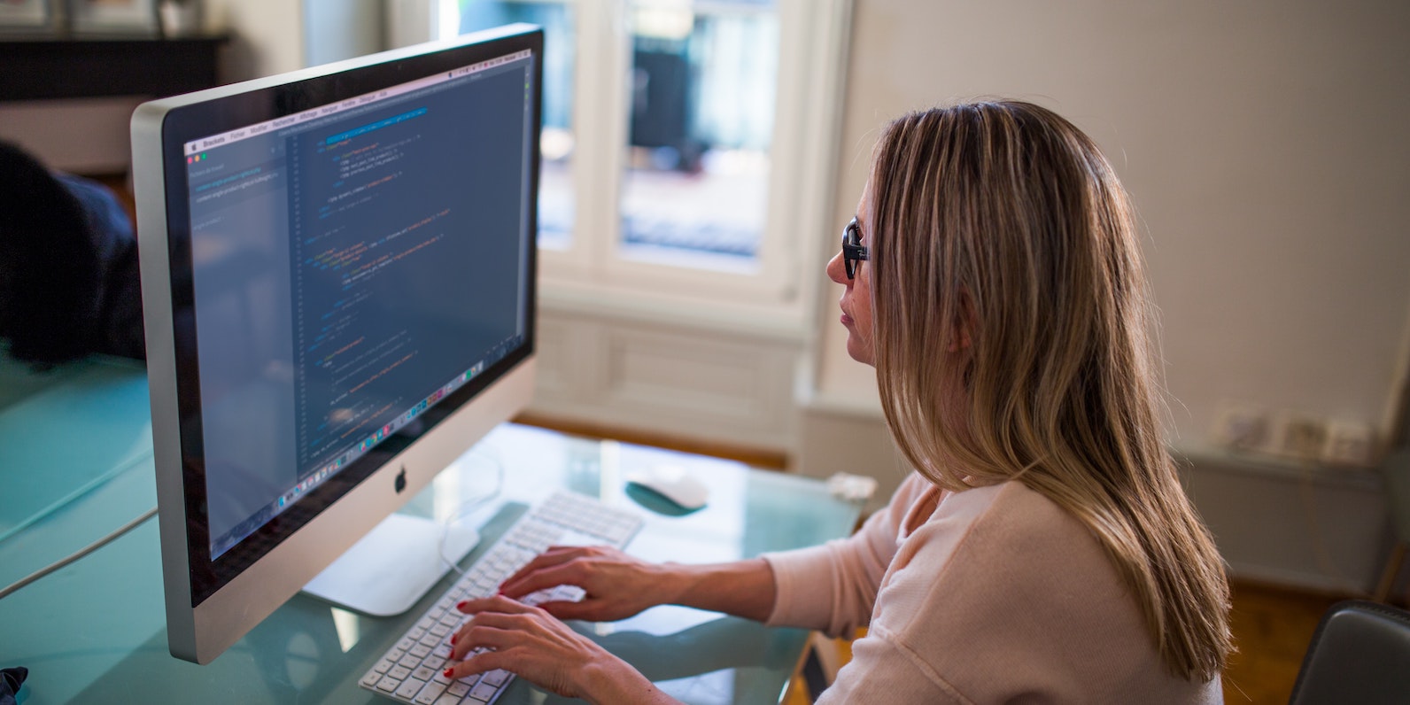 Why entrepreneur worship is destructive (and how we can stop) Featured Image