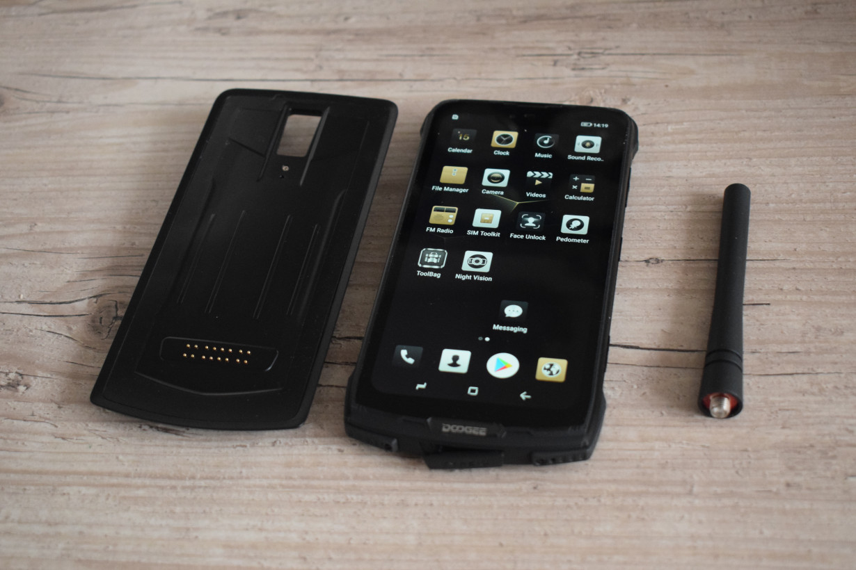 DOOGEE S90 hits Kickstarter: Ever wanted a rugged modular phone?