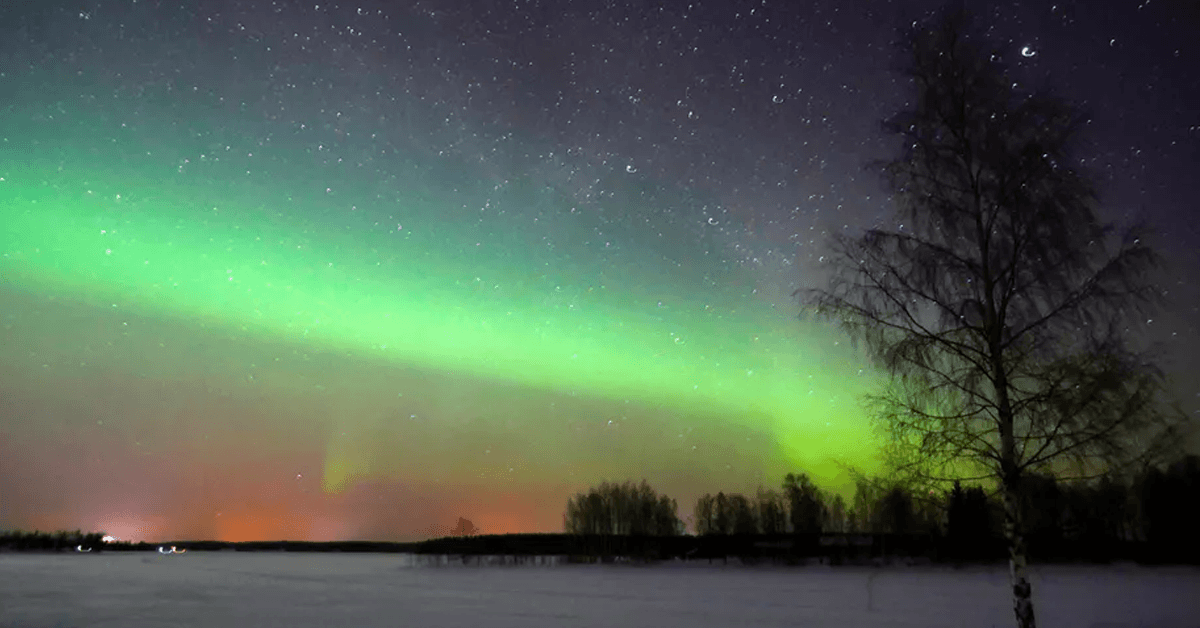 The Earth’s magnetic north pole is shifting rapidly, but the northern lights will stay where they are (for now)