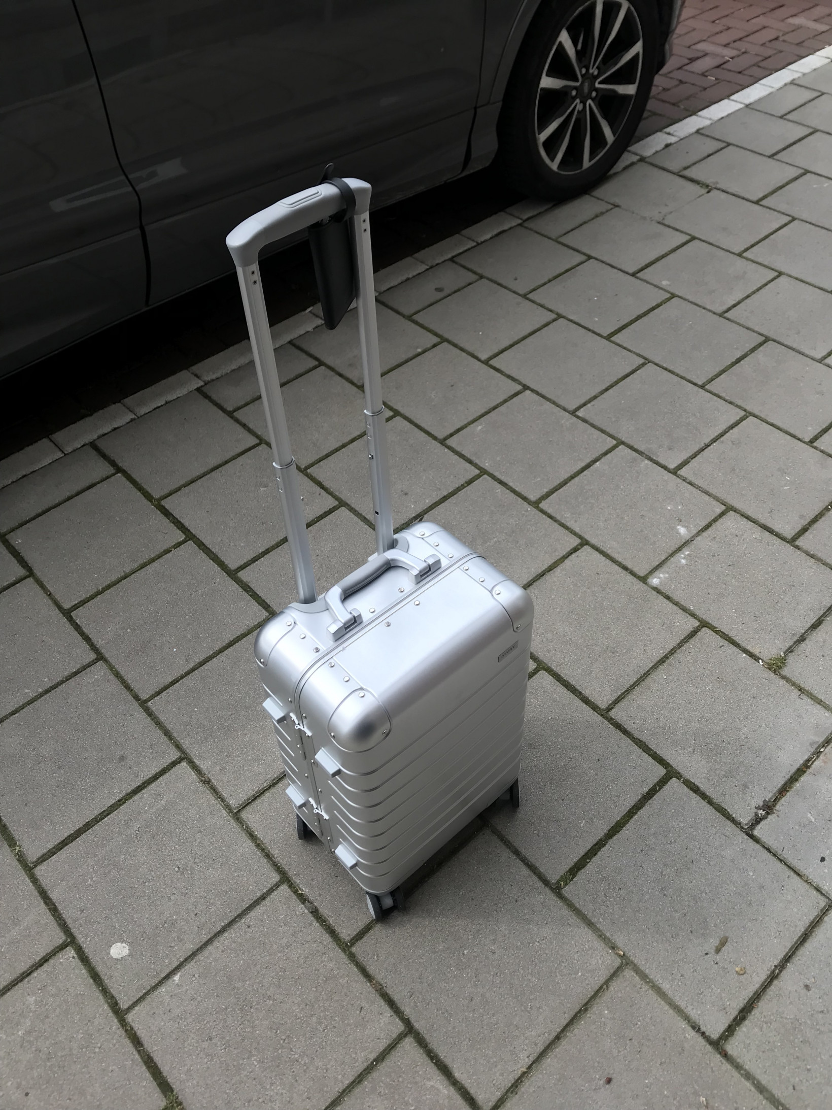 Away s Aluminum Edition  smart  suitcase is beautiful  but not worth the ca h - 45