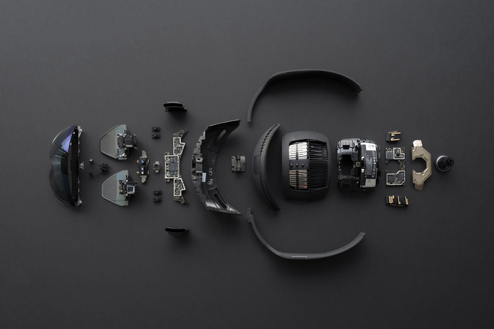 Microsoft’s much-improved HoloLens 2 is now shipping for $3,500