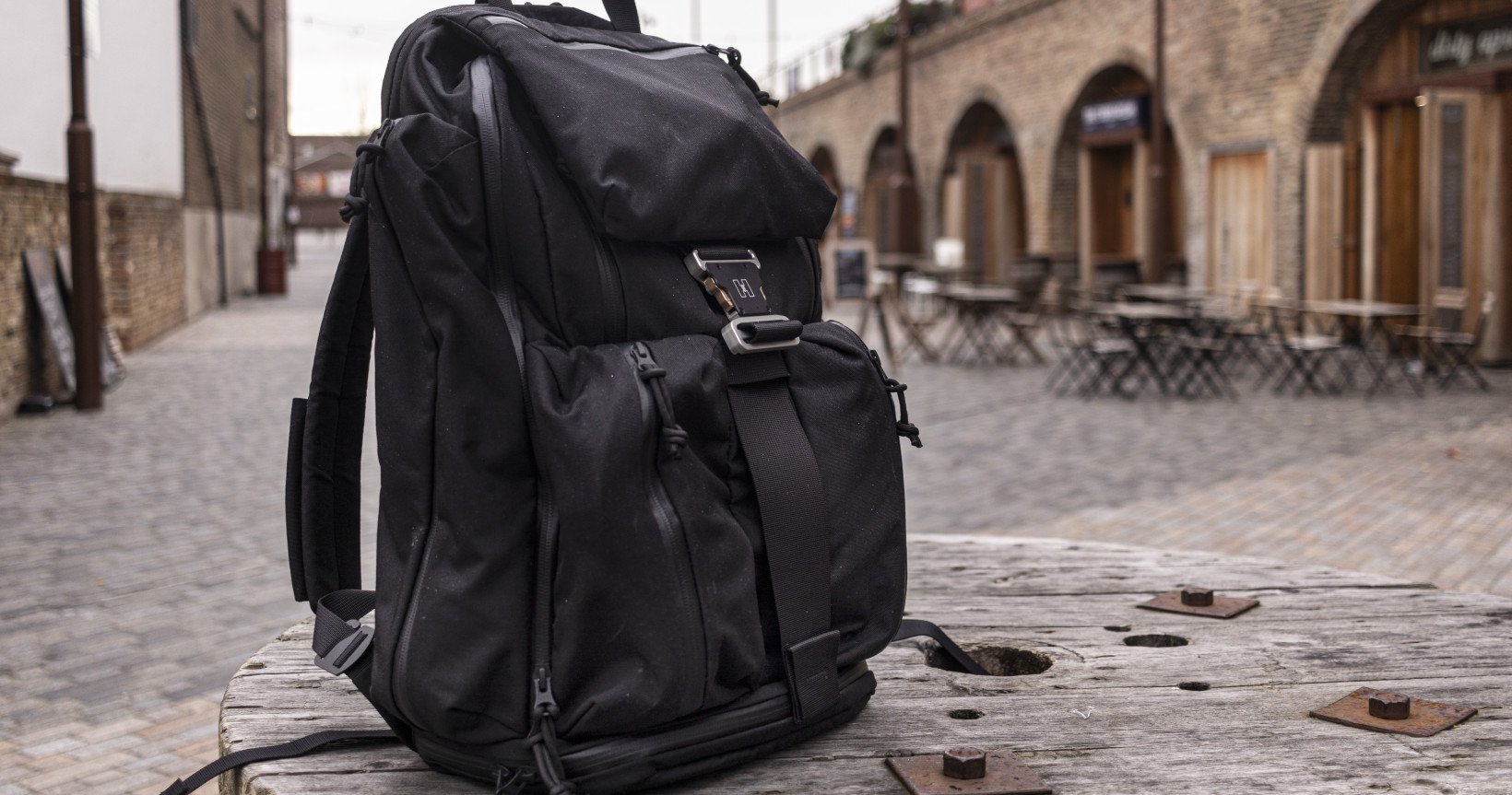 Huru’s new backpack is spacious enough for your many, many gadgets