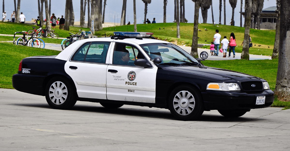 LAPD dice que está abandonando un programa policial predictivo para reducir costos, pero los activistas creen que sus protestas llevaron a la decisión.