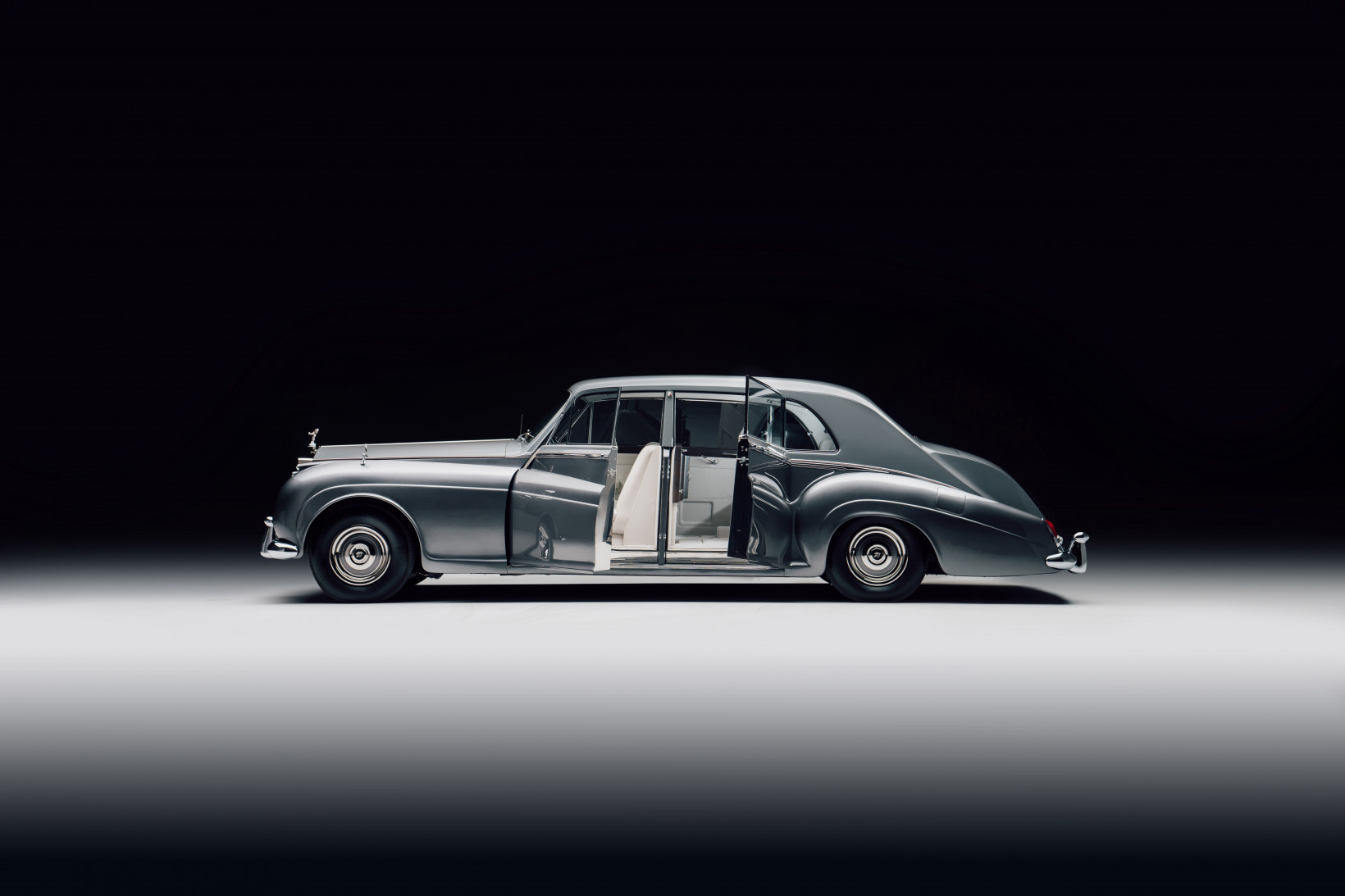 The perfect Rolls Royce is this electric restomod from 1961 - 61