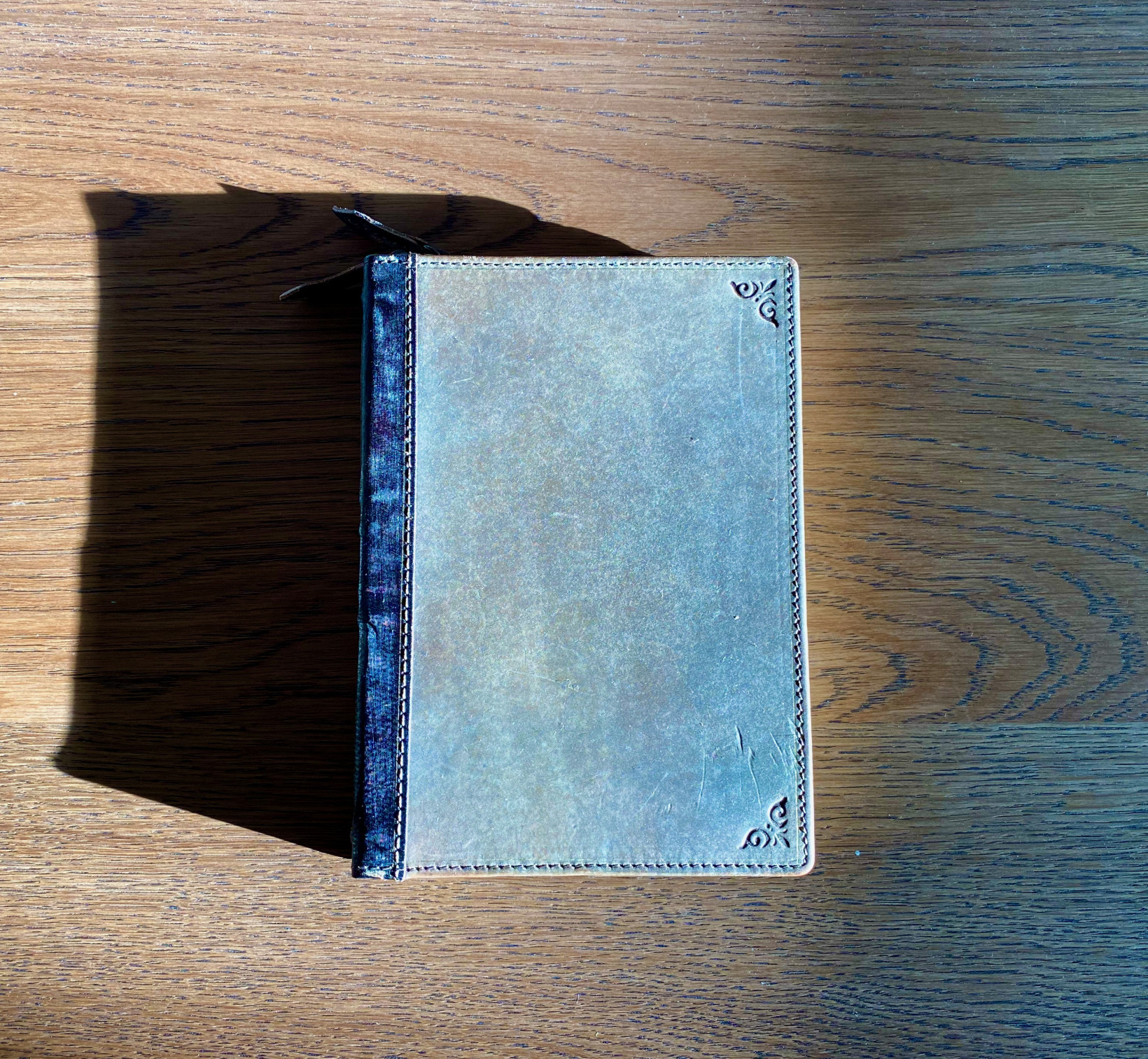 Hide your Kindle SHAME with this case that looks like a REAL book