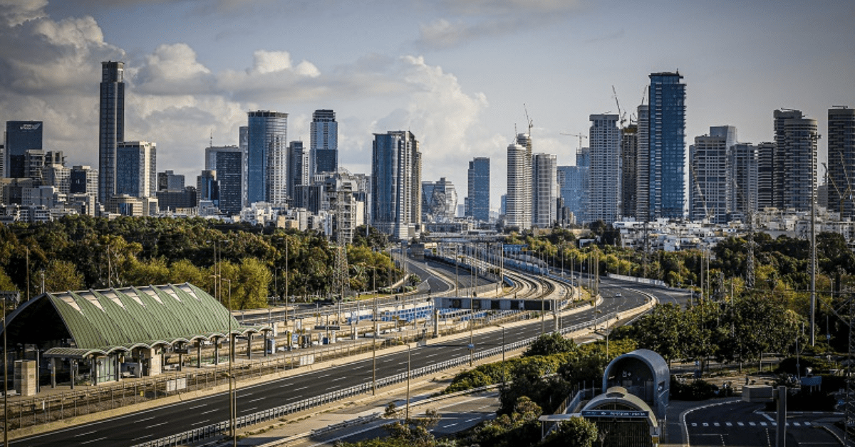 Tel Aviv pilots ‘electric road’ in attempt to charge public busses on the fly