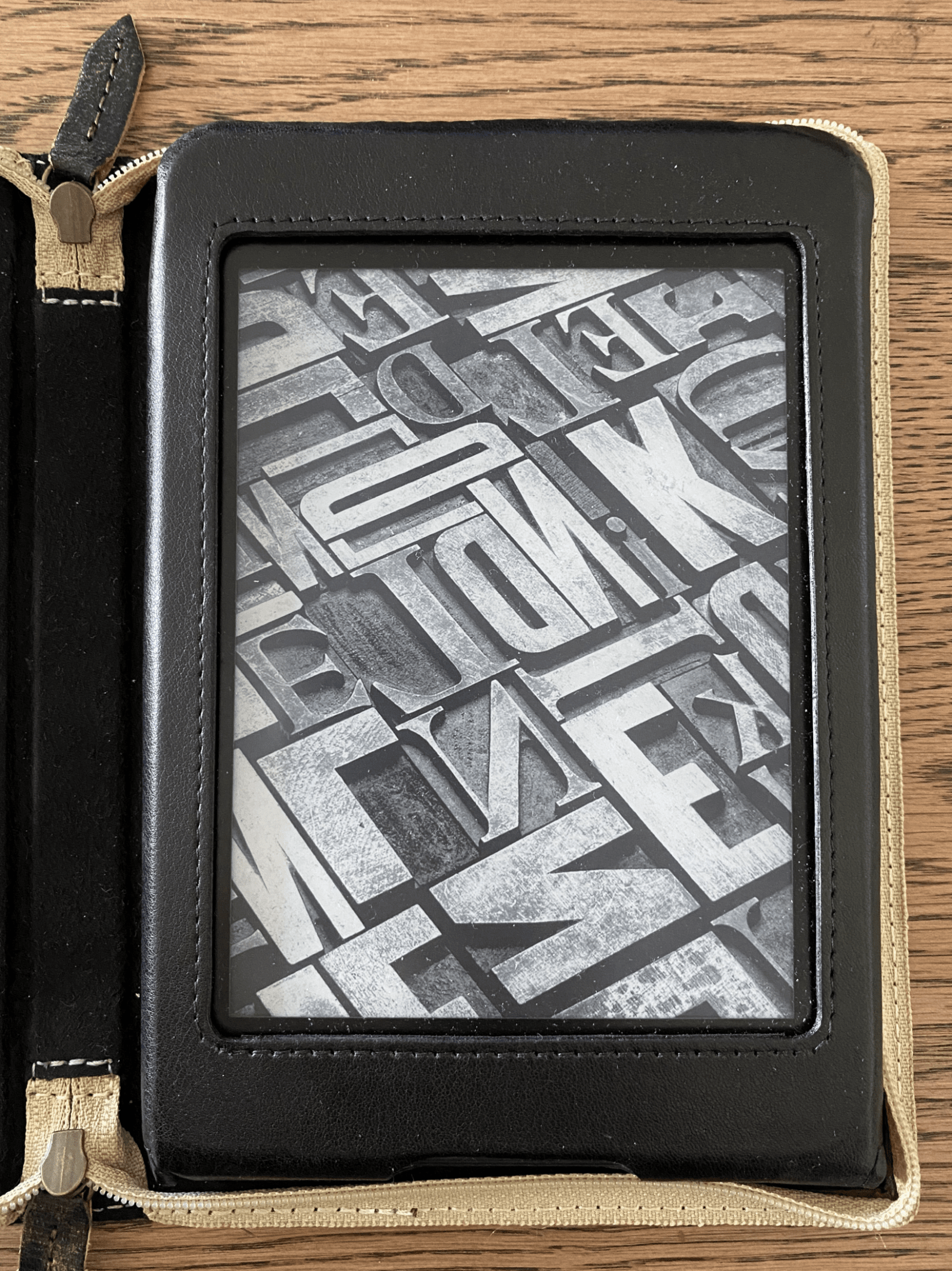 Hell yeah, the Kindle lock screen can now display book covers