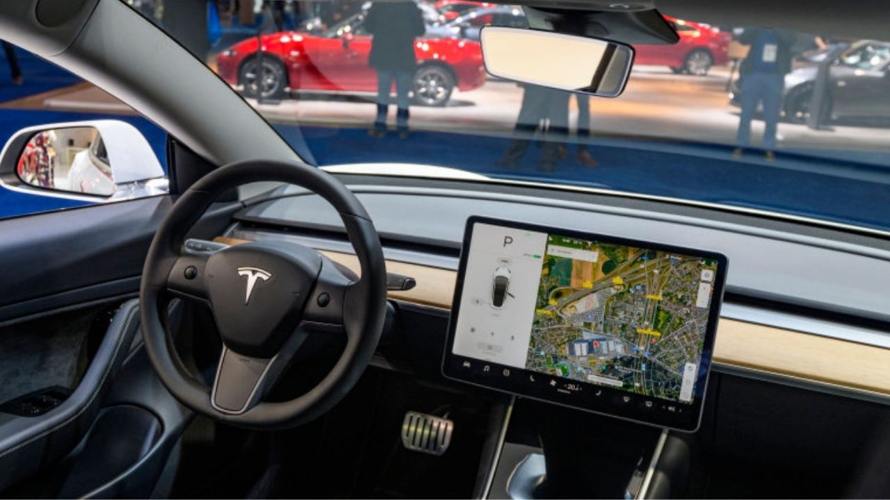 Finally! Tesla starts using cabin cameras to monitor drivers using Autopilot