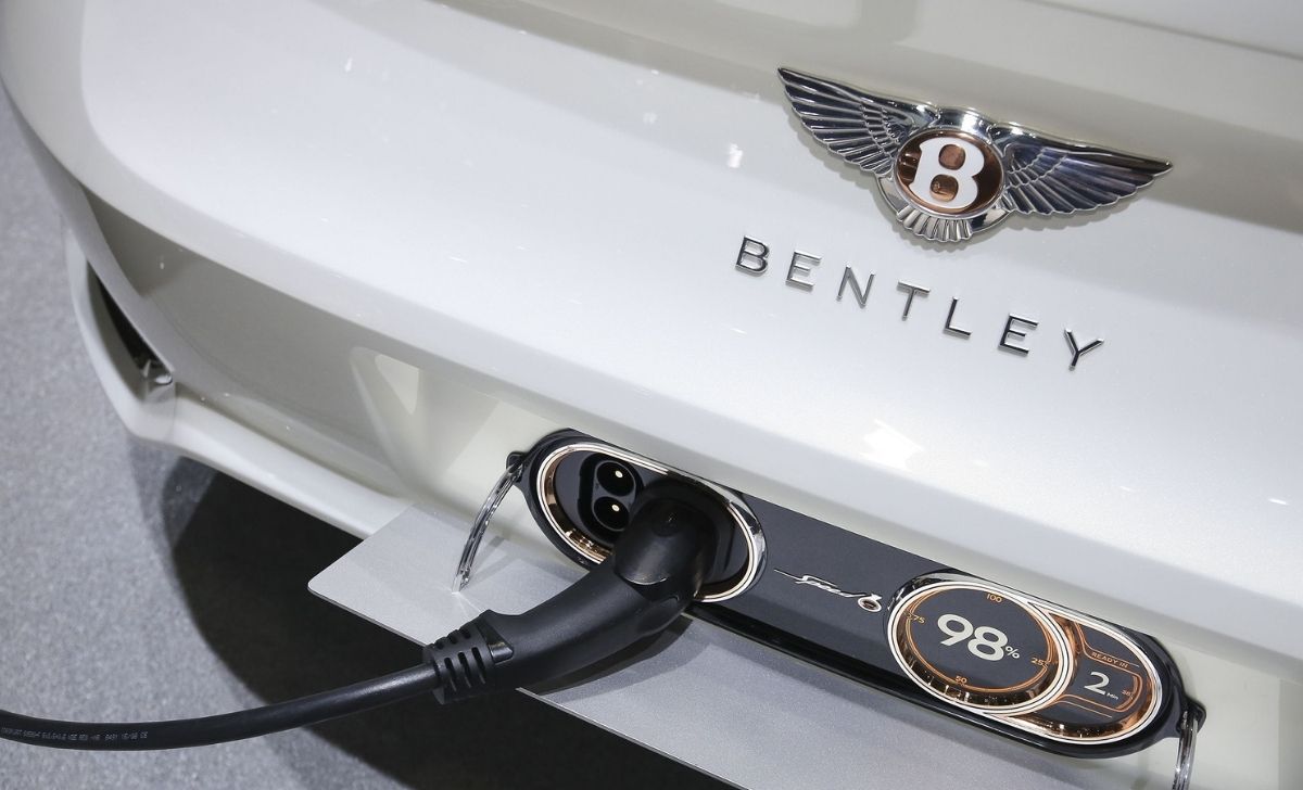 Bentley will electrify its cars starting 2025