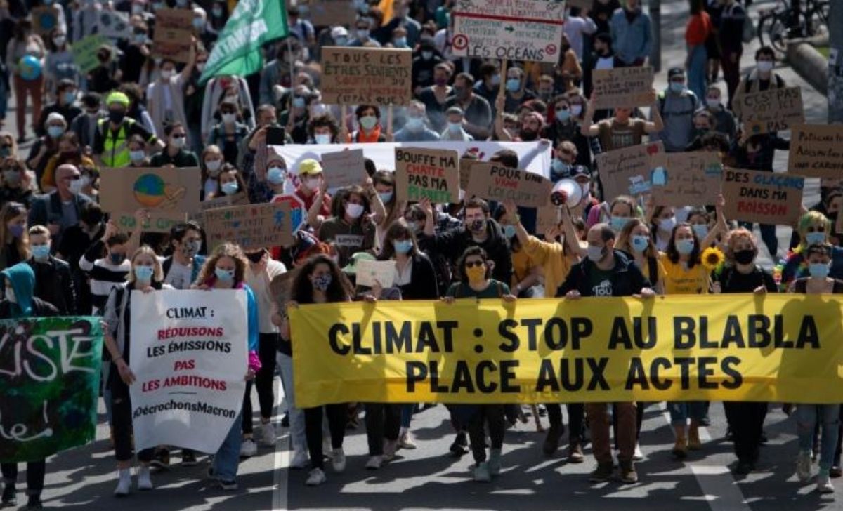 Macron’s climate law banning domestic flights isn’t enough, say green groups