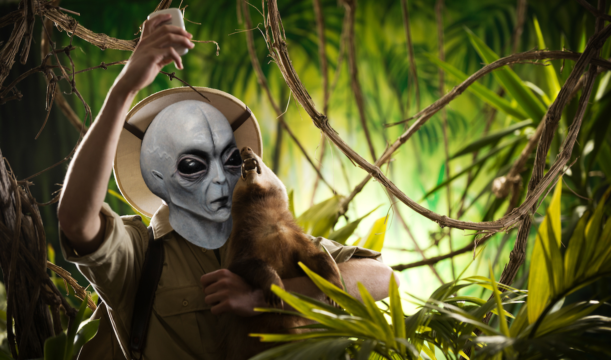 How would alien astronomers go about discovering life on Earth?