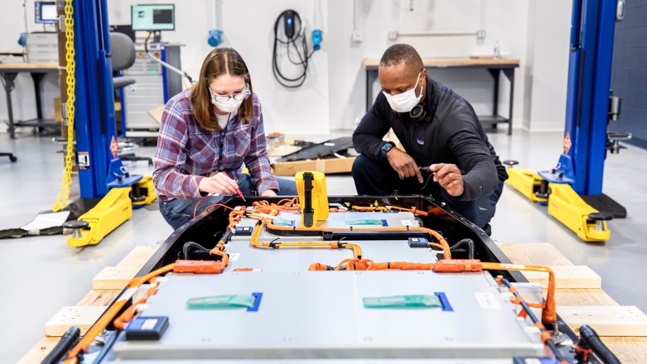 Ford bets $100M on breakthrough battery tech with new research center