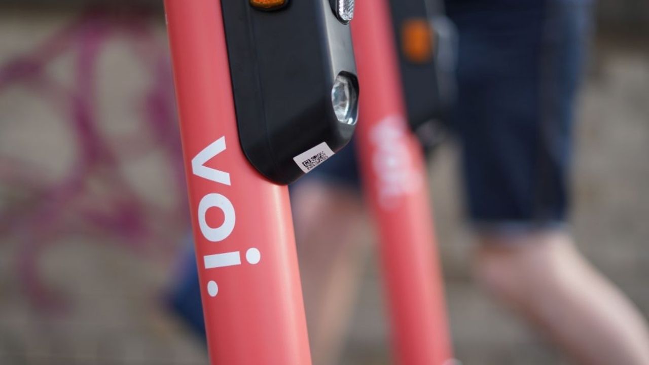 Voi research claims escooters can boost public transport use