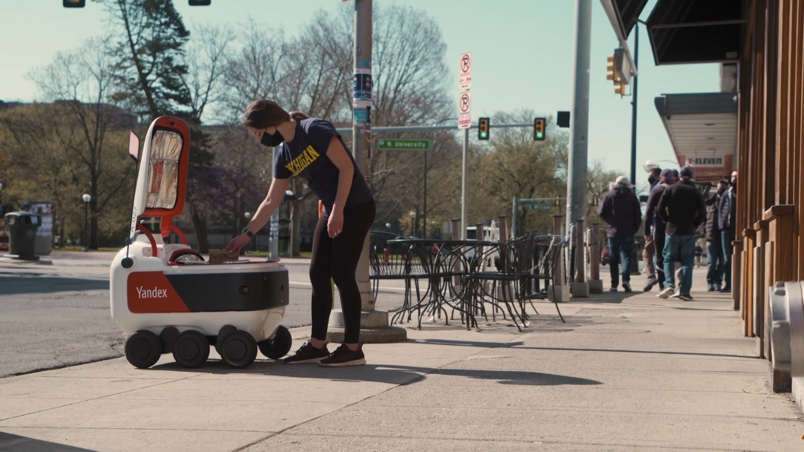 Yandex partners with Grubhub.