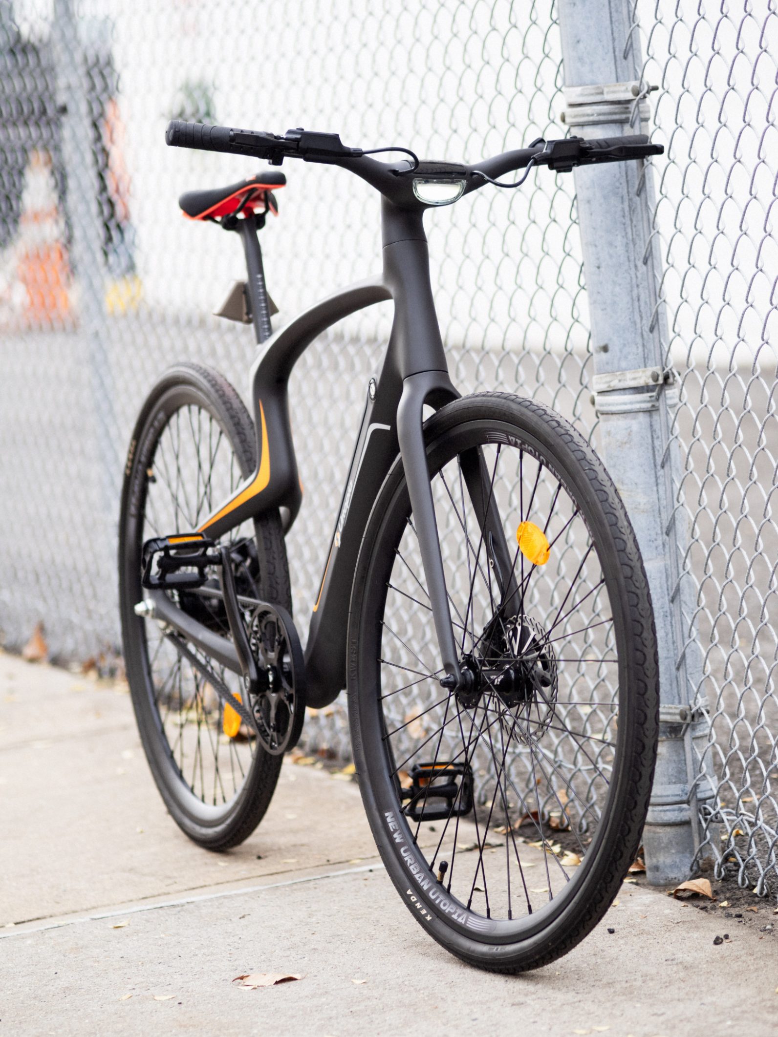 Handson Urtopia’s 13 kg carbon fiber ebike promises big smarts