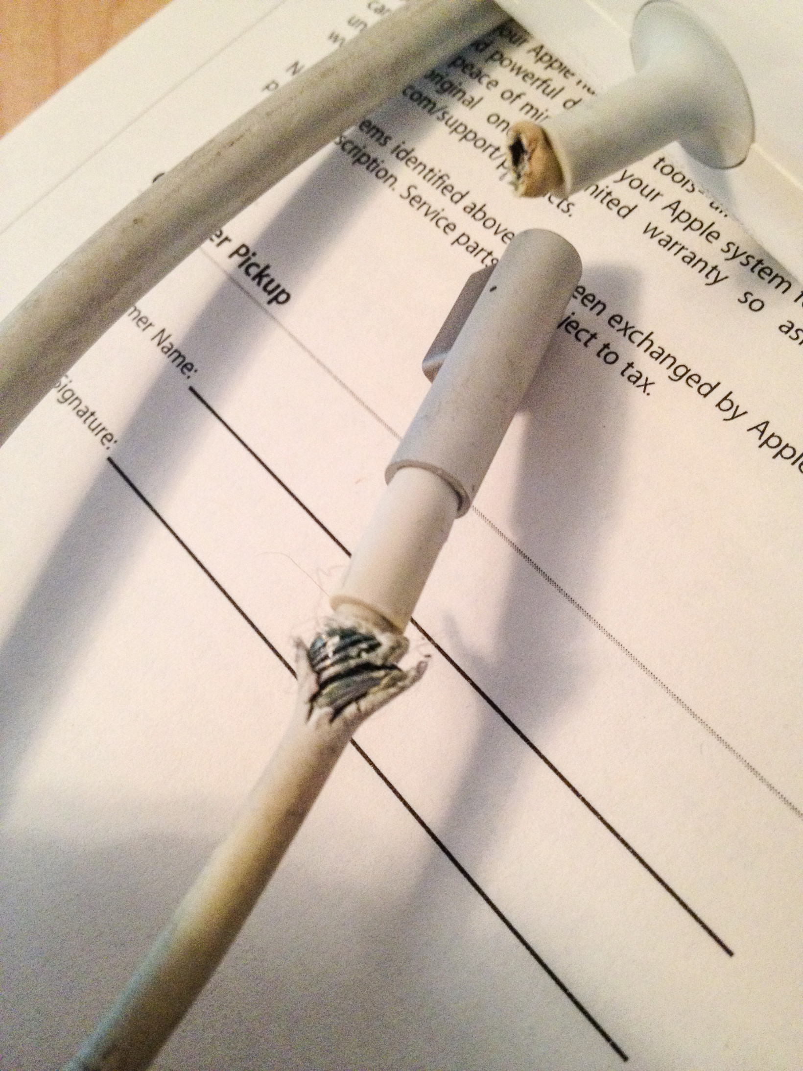Apple Cable frayed