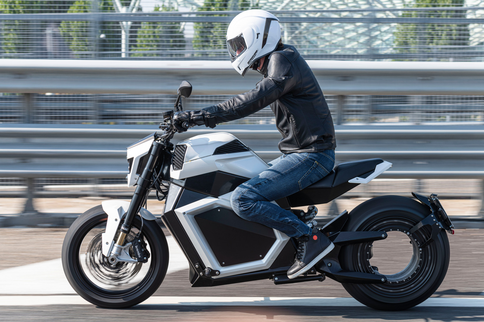 roadside hubless electric motorcycle