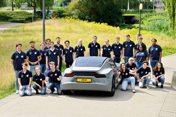 This student-made EV cleans the air while driving