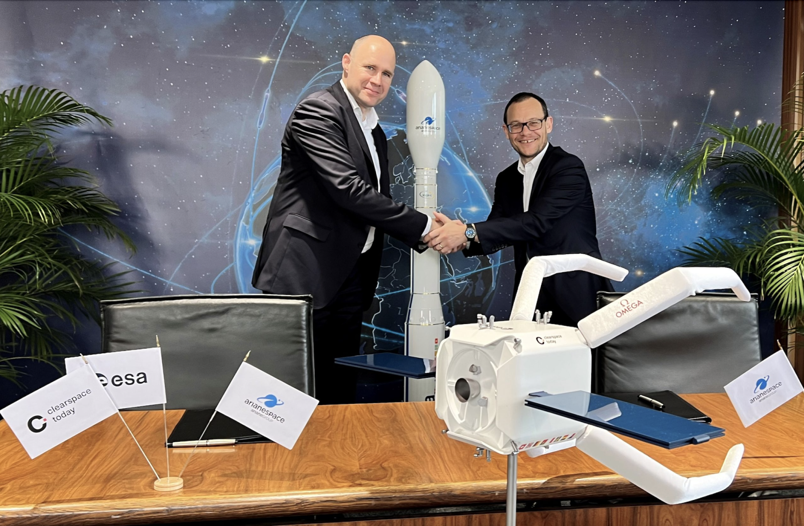 Luc Piguet, ClearSpace CEO and co-founder, and Stéphane Israël, Arianespace CEO, signing a contract for the launch of the ClearSpace-1 mission, due in 2026. Credit: Arianespace, ClearSpace