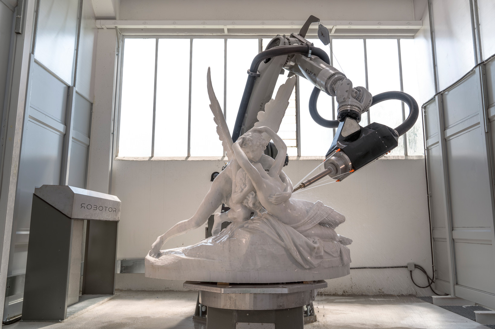 Amore e psiche sculpture Robotor 