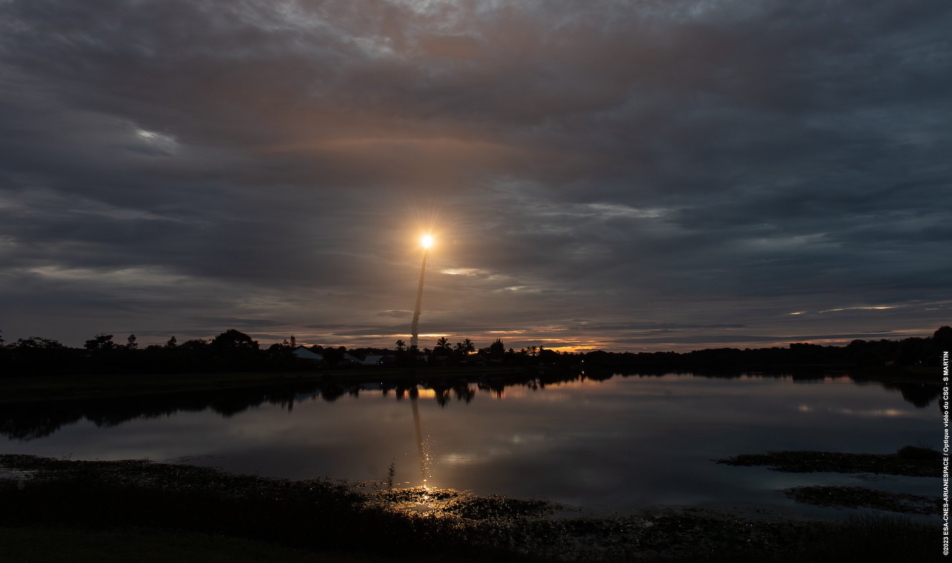 Take off arch of Ariane 5