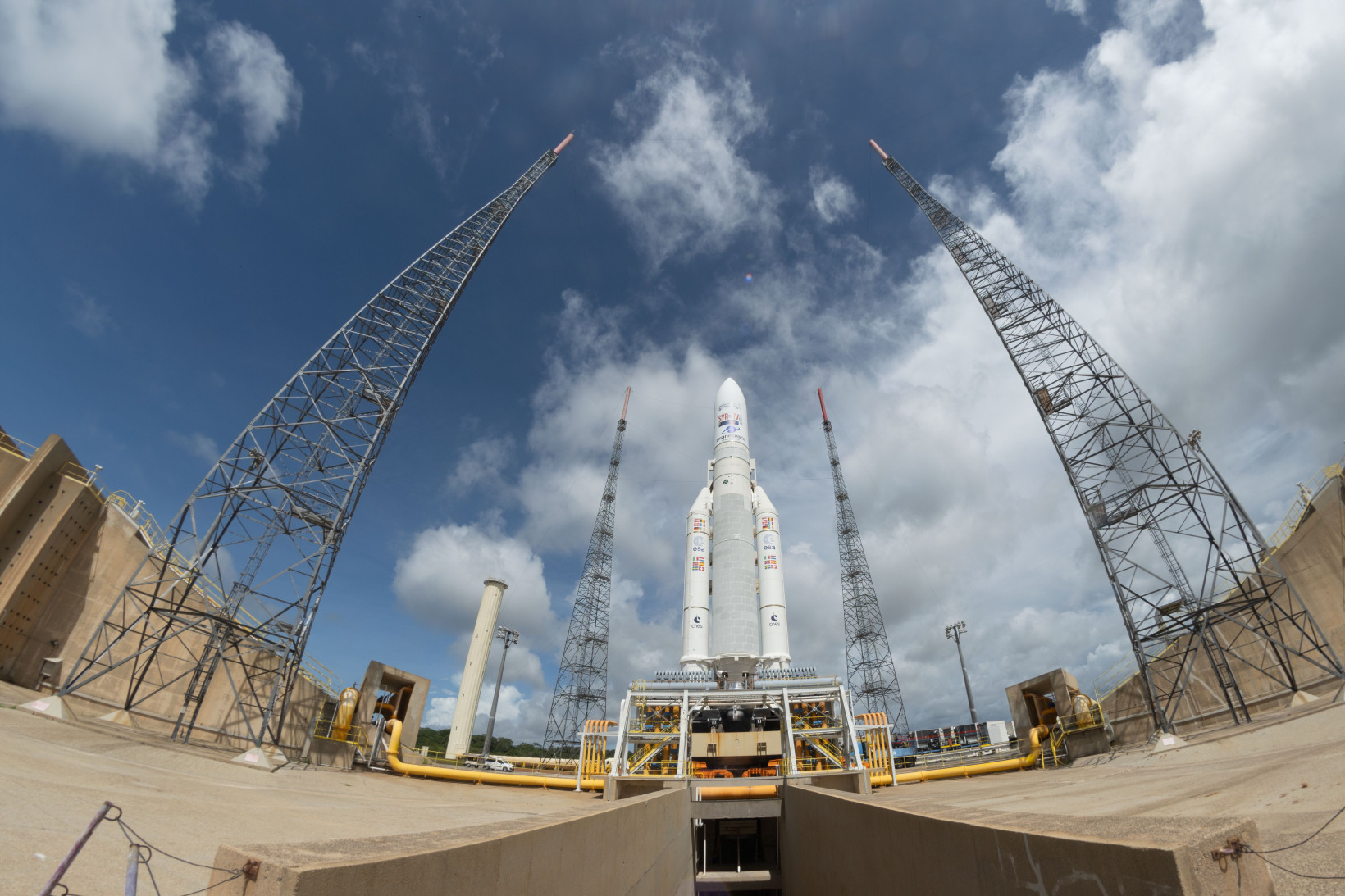 Ariane 5 rolled out to launch pad