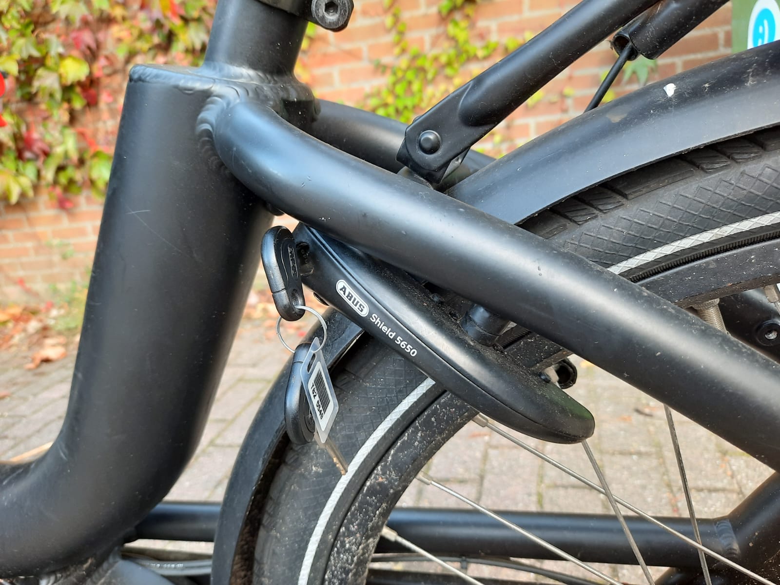This easy bike lock comes handy when stopping for short periods, but a more heavy-duty chain is recommended for extra security