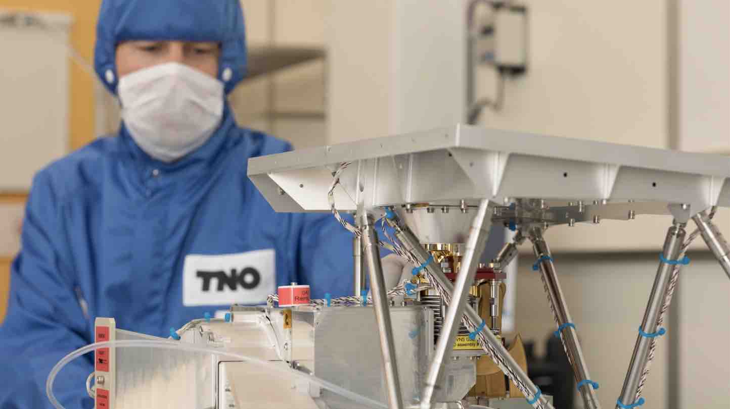 ESA uydusundaki bir araç olan Multi Spectral Imager (MSI) ile TNO bilim adamının fotoğrafı